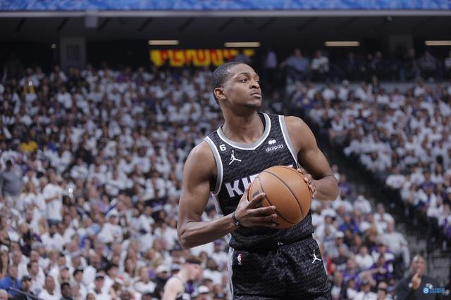 魔术鏖战吉林队，福克斯点燃赛场