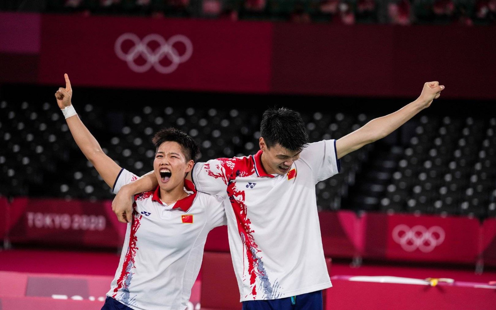 开云体育-泰国队完胜丹麦队，黄鸭组合统治全场